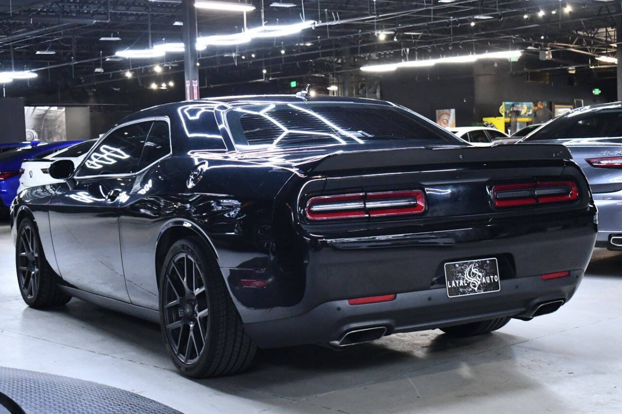 Used 2018 Dodge Challenger R/T w/ Driver Convenience Group RWD image 6