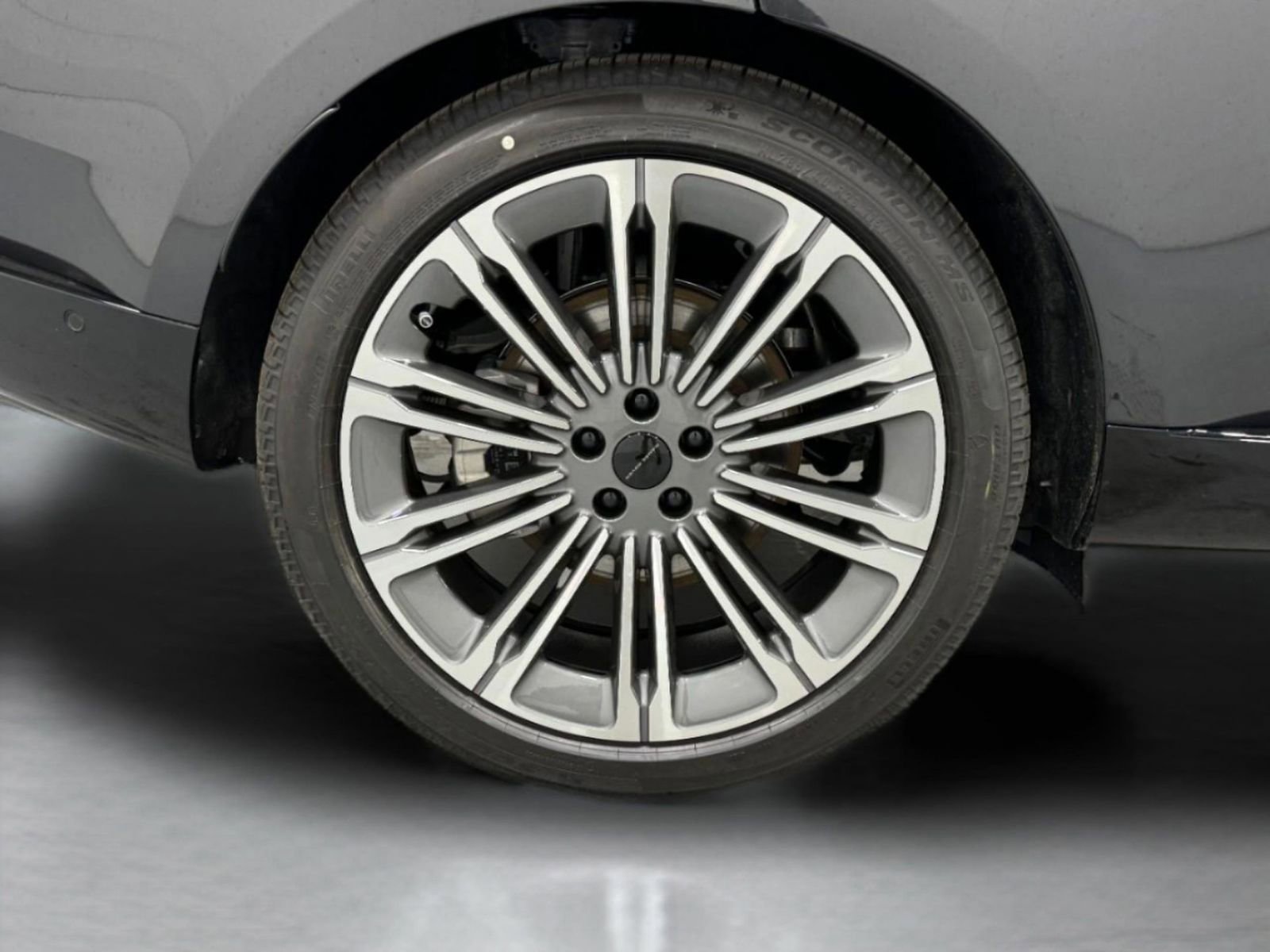 New 2026 Land Rover Range Rover Long Wheelbase SE image 8