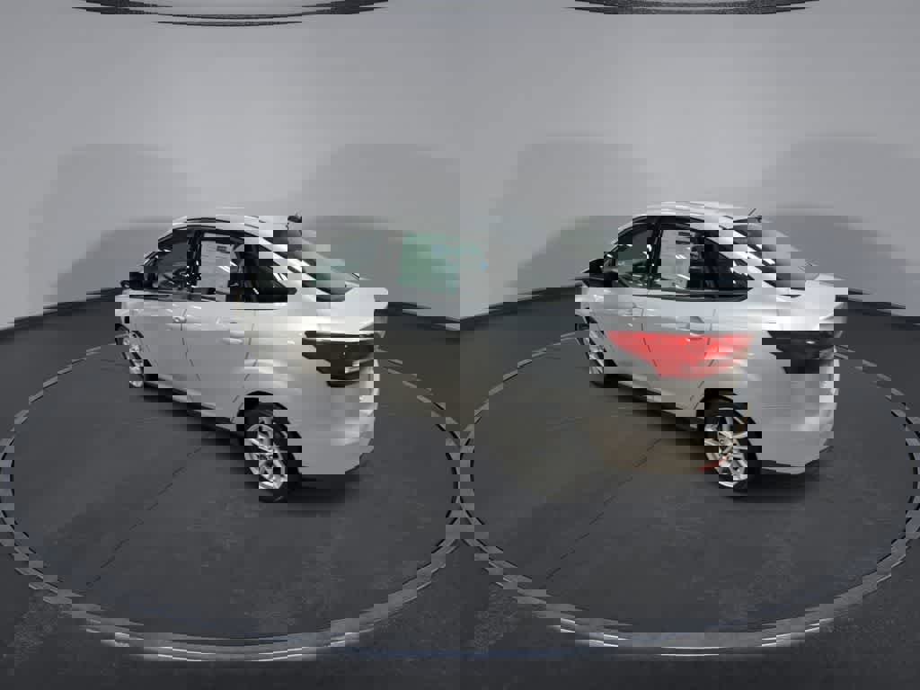 Used 2016 Ford Focus SE w/ SE Power Seat Package image 6