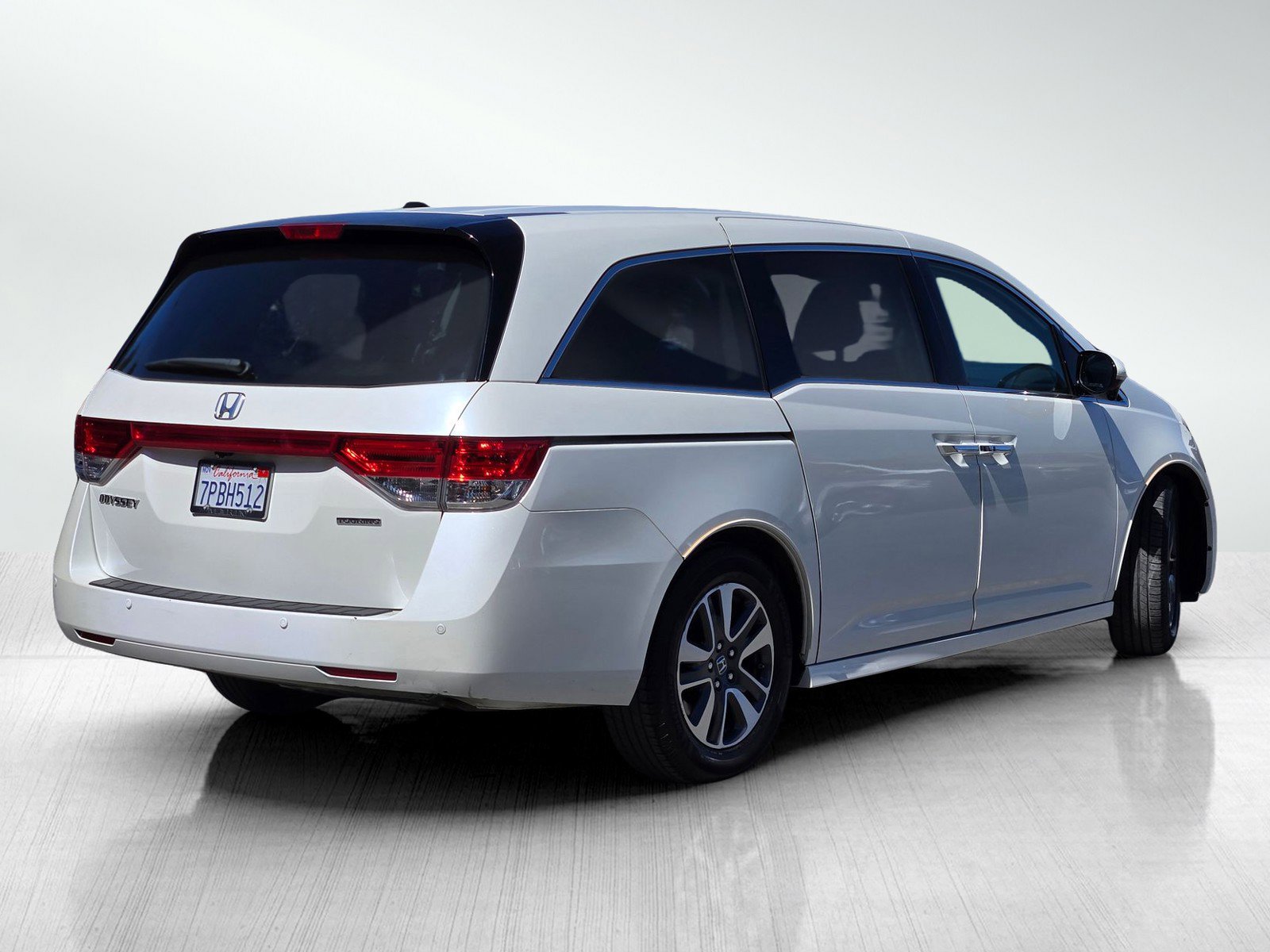 Used 2015 Honda Odyssey Touring image 4