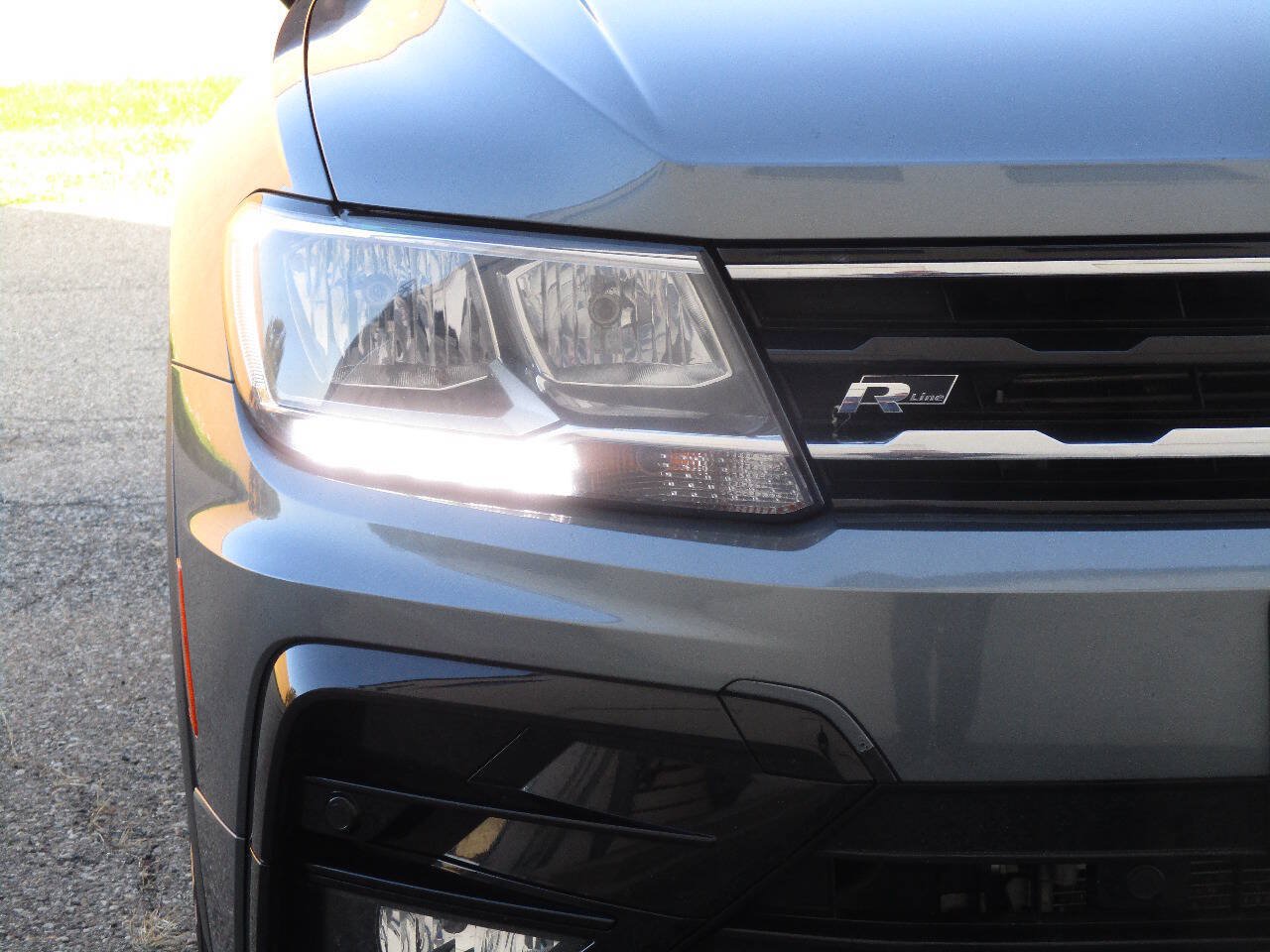 Used 2021 Volkswagen Tiguan SE R-Line FWD image 37