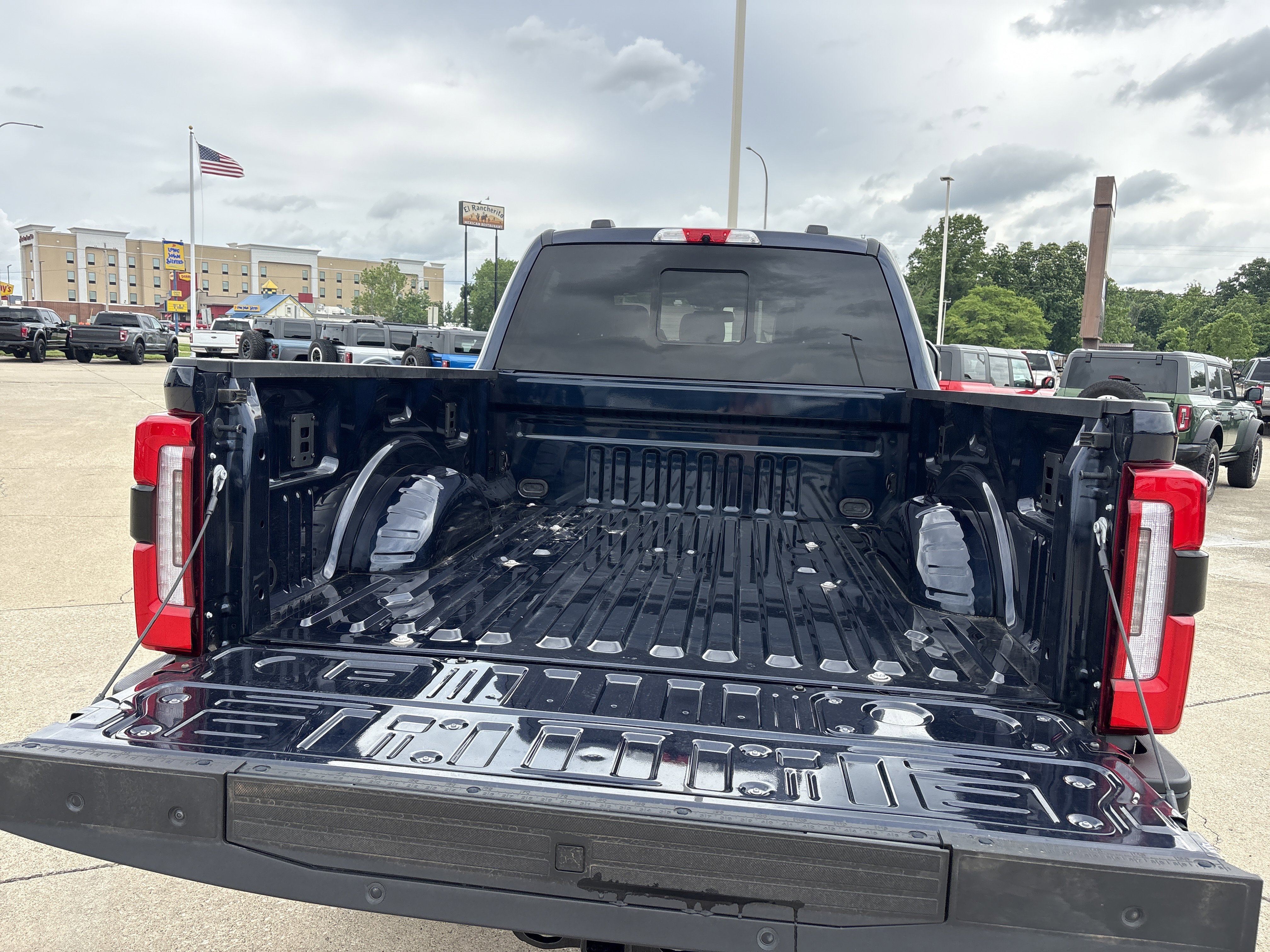 Used 2024 Ford F250 Platinum w/ Tremor Off-Road Package AWD/4WD image 5
