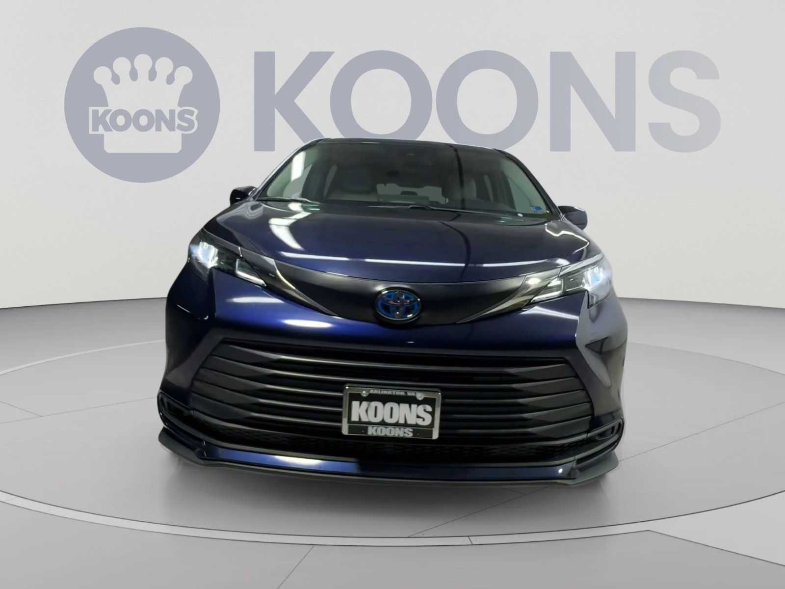 Used 2025 Toyota Sienna LE AWD/4WD image 4