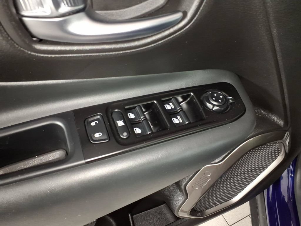 Used 2021 Jeep Renegade Limited AWD/4WD image 14