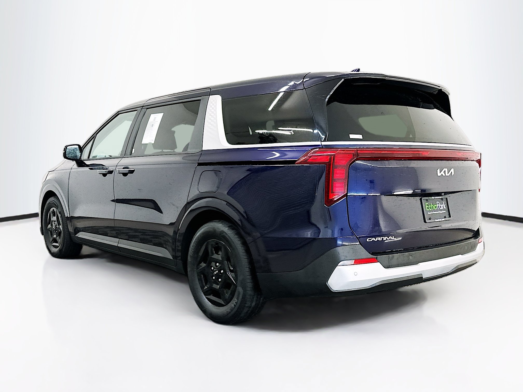 Used 2026 Kia Carnival FWD image 5