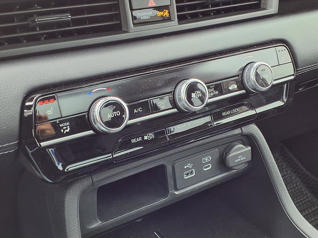 Used 2025 Honda Pilot Touring image 8