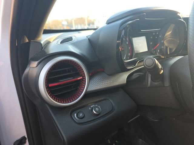 Used 2024 Chevrolet Trax RS image 12