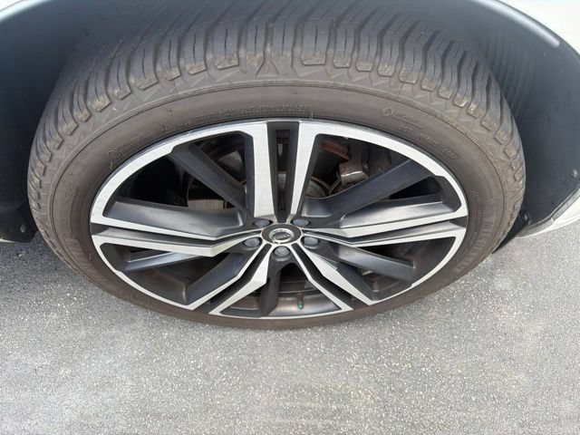 Used 2019 Volvo XC60 T5 R-Design w/ Protection Package Premier FWD image 8