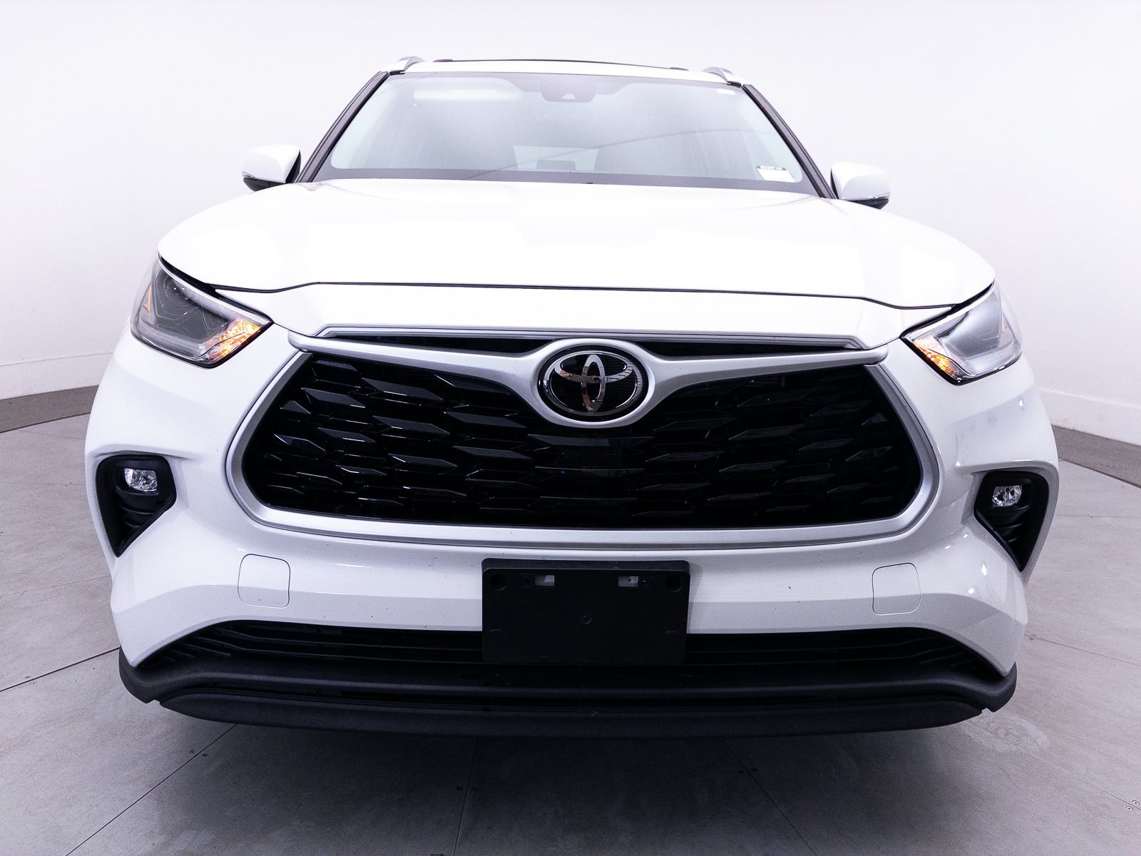 Used 2021 Toyota Highlander XLE AWD/4WD image 13