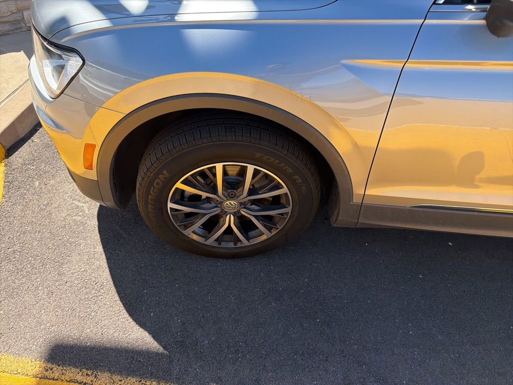 Used 2020 Volkswagen Tiguan SE w/ Panoramic Sunroof Package image 11