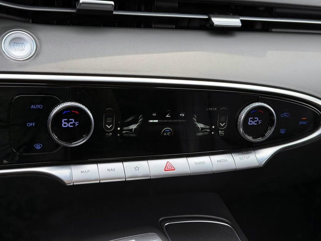 Certified 2025 Genesis GV70 2.5T AWD/4WD image 26