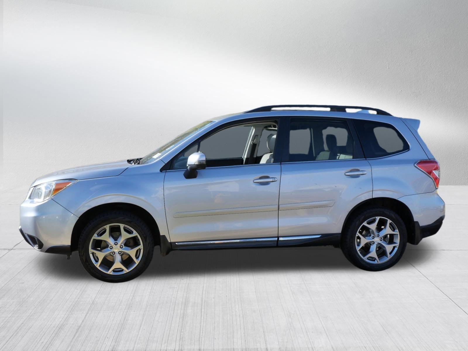 Used 2016 Subaru Forester 2.5i Touring w/ Eyesight & Navigation System AWD/4WD image 4
