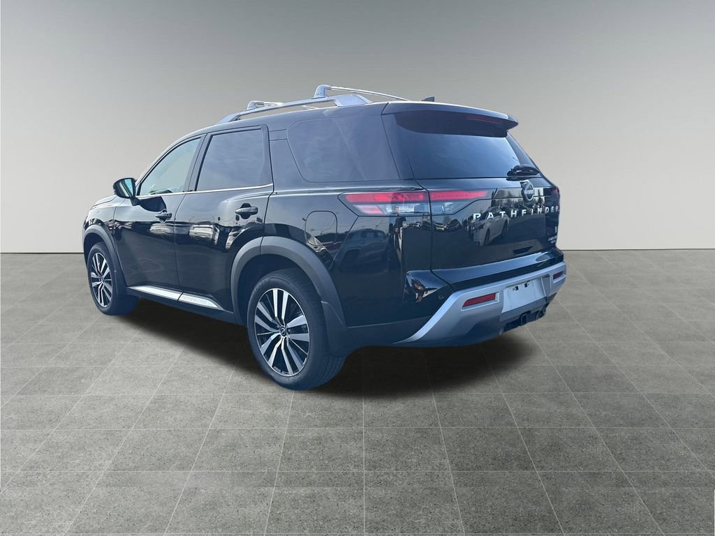 Used 2025 Nissan Pathfinder Platinum image 3