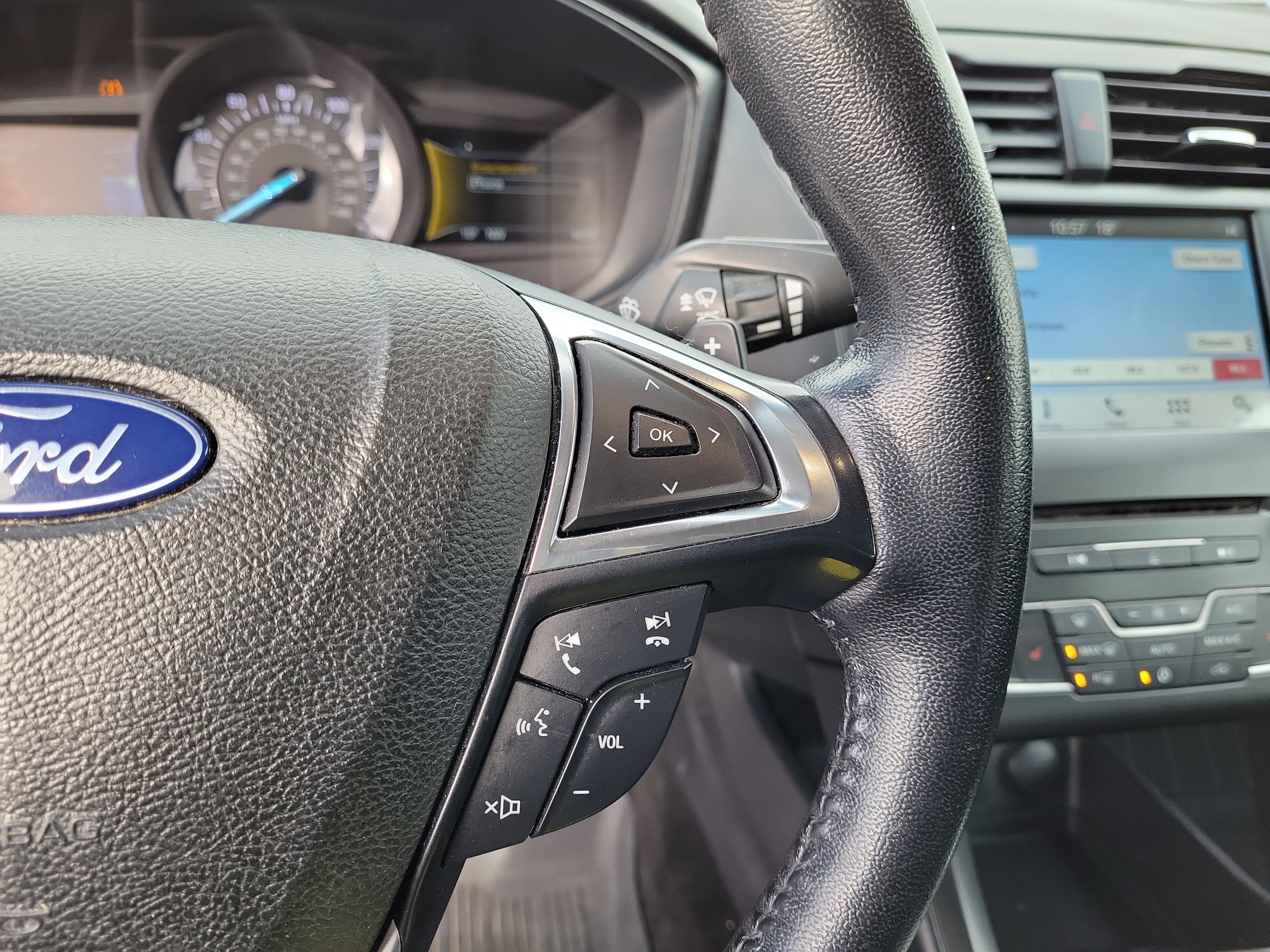 Used 2018 Ford Fusion SE w/ Equipment Group 201A image 23