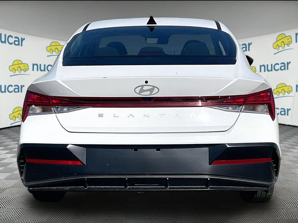 Used 2025 Hyundai Elantra SEL FWD image 5