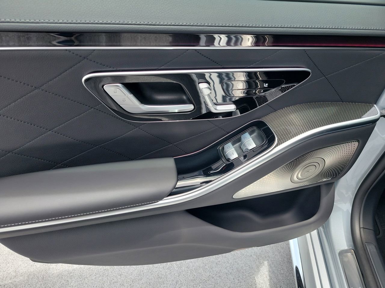 New 2026 Mercedes-Benz S 500 4MATIC image 8