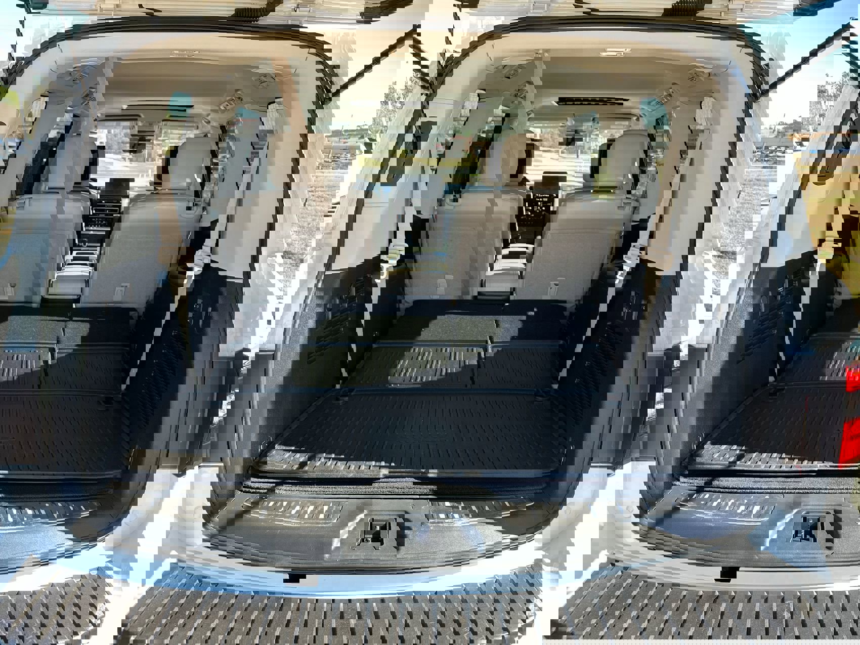 Used 2023 Nissan Armada Platinum w/ Captain's Chairs Package image 26