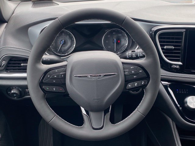New 2026 Chrysler Pacifica Limited w/ S Appearance Package FWD image 38
