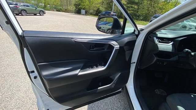 Used 2024 Toyota RAV4 LE AWD/4WD image 15