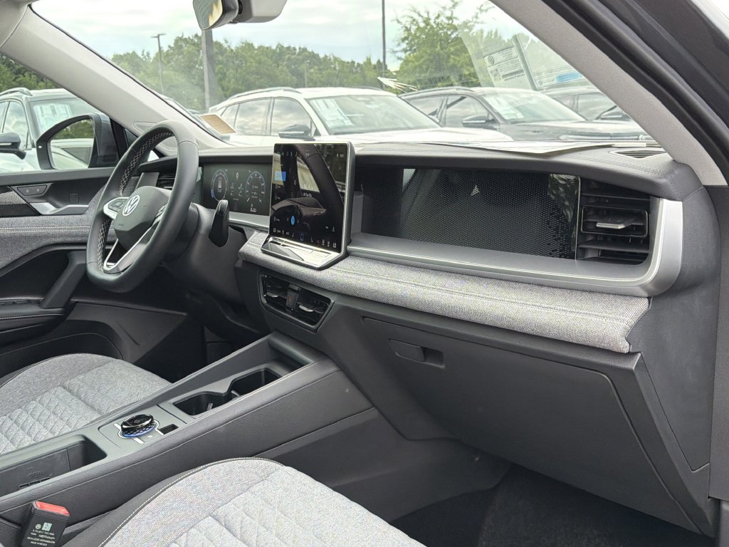 New 2025 Volkswagen Tiguan S FWD image 18