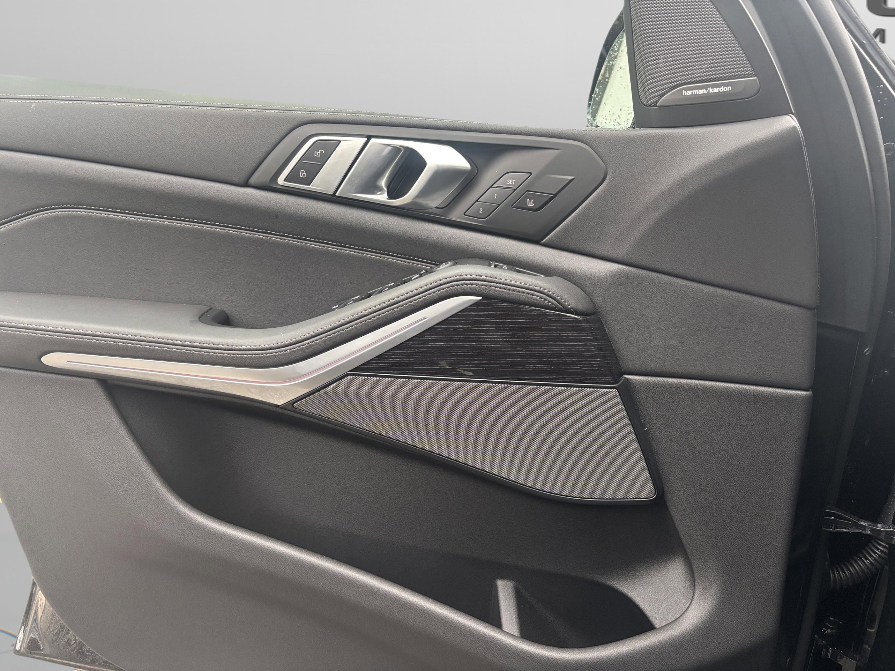 Used 2026 BMW X5 xDrive40i w/ M Sport Package image 18