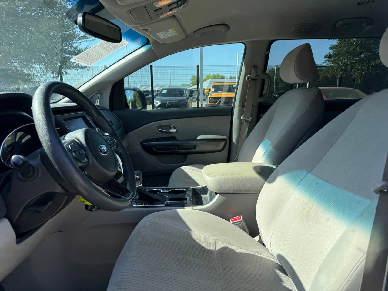 Used 2019 Kia Sedona LX FWD image 13