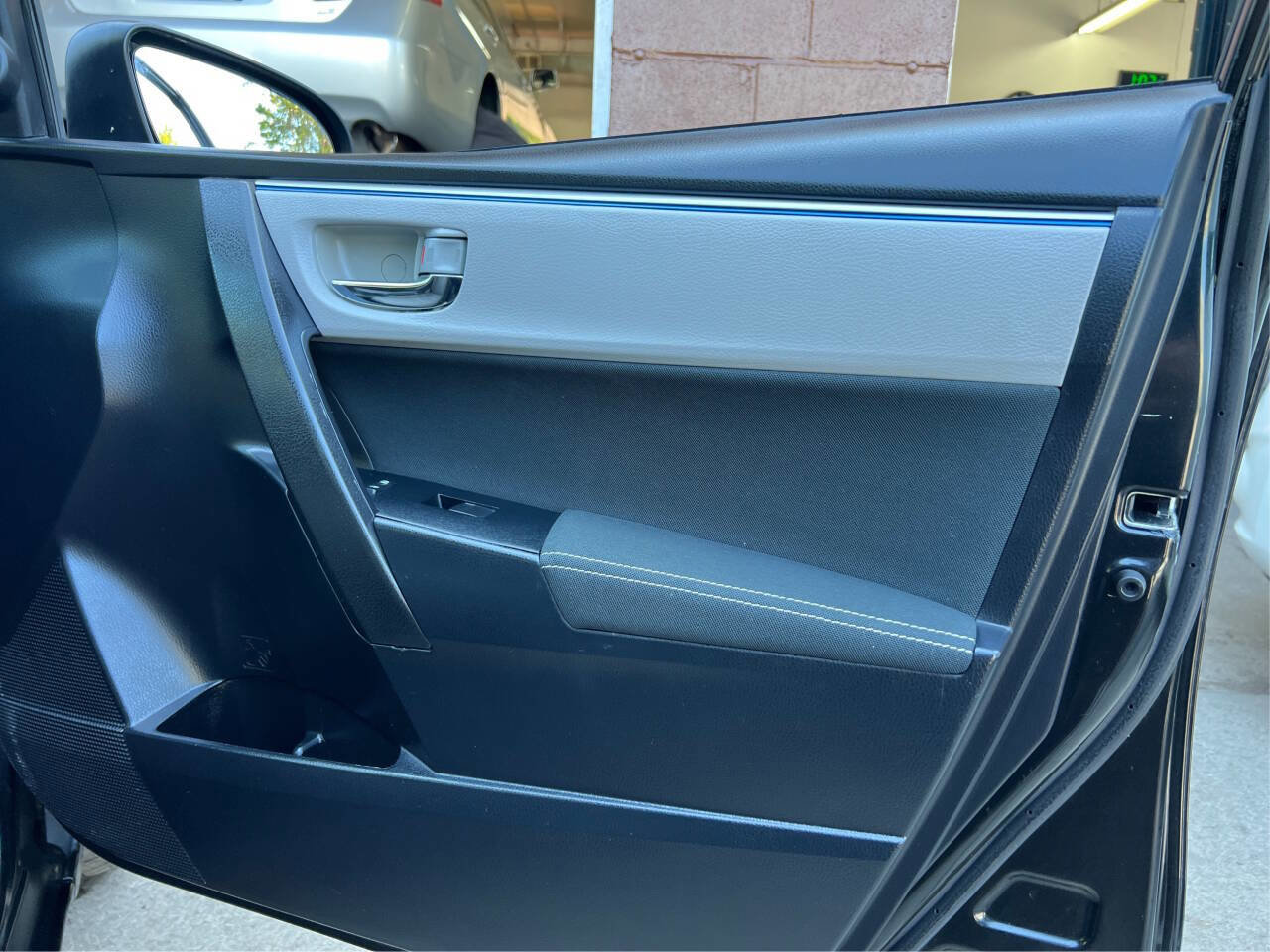 Used 2016 Toyota Corolla image 18