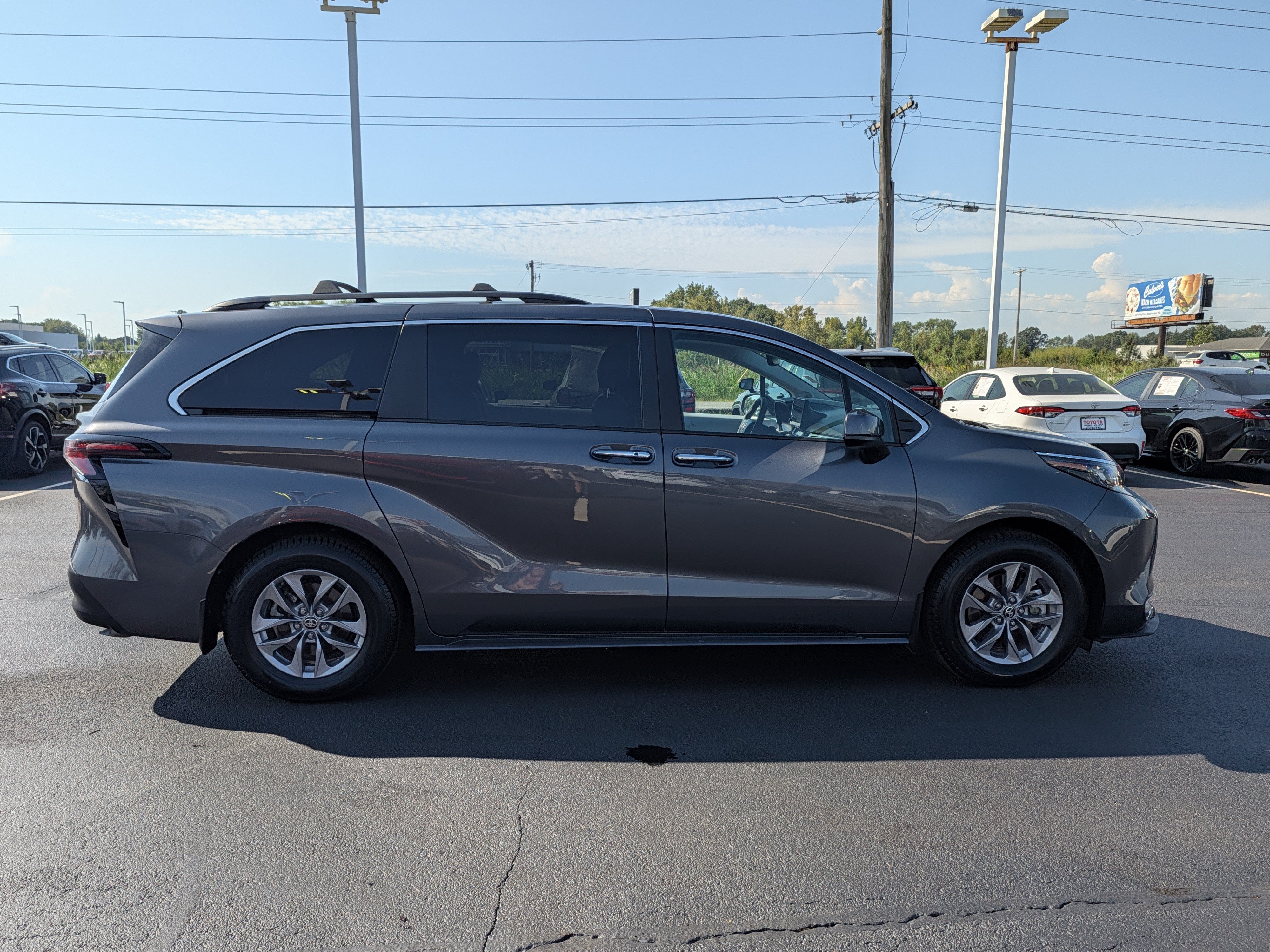 Certified 2025 Toyota Sienna XLE w/ XLE Plus Package AWD/4WD image 9