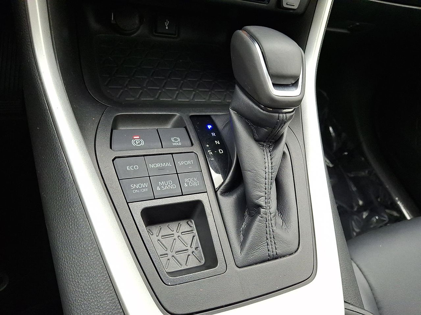 Certified 2022 Toyota RAV4 XLE Premium AWD/4WD image 16