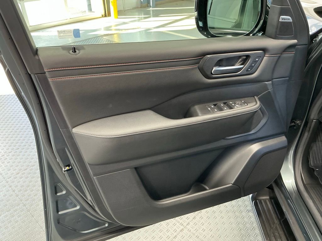 Used 2025 Nissan Armada PRO-4X image 40