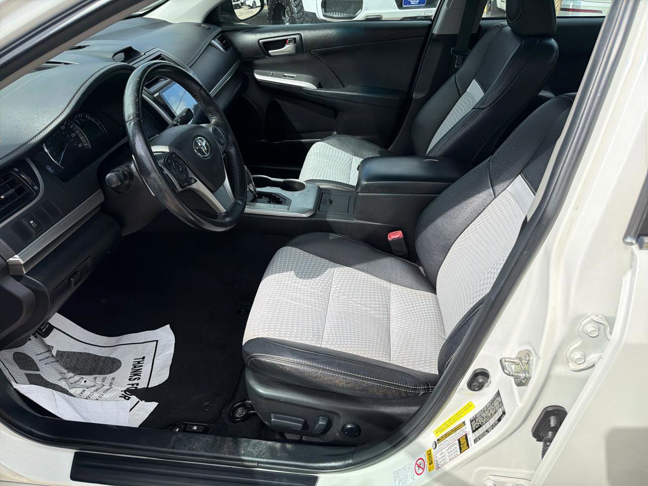 Used 2014 Toyota Camry SE image 15