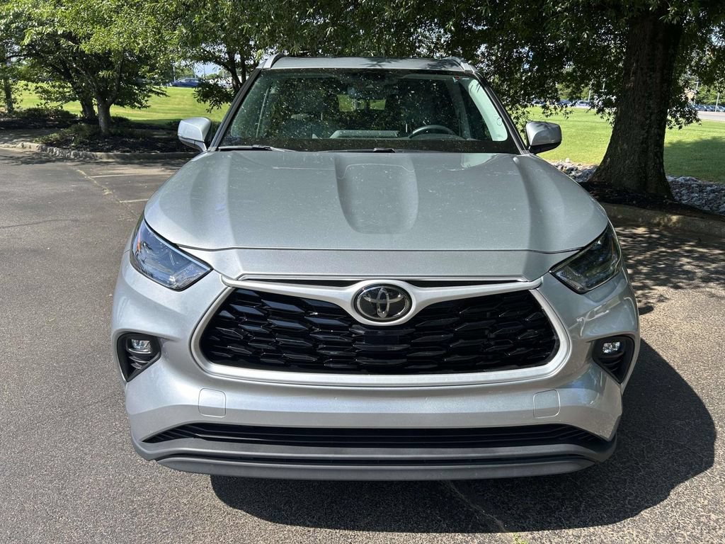 Used 2023 Toyota Highlander XLE FWD image 6