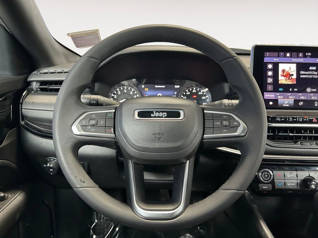 Used 2022 Jeep Compass Latitude AWD/4WD image 12
