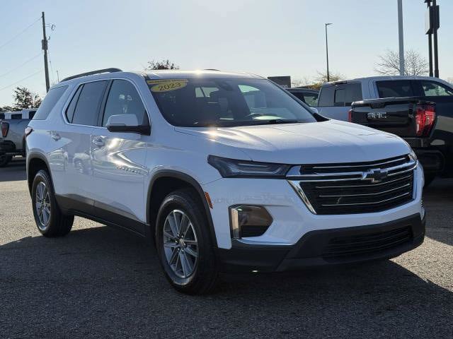 Used 2023 Chevrolet Traverse LT FWD image 4