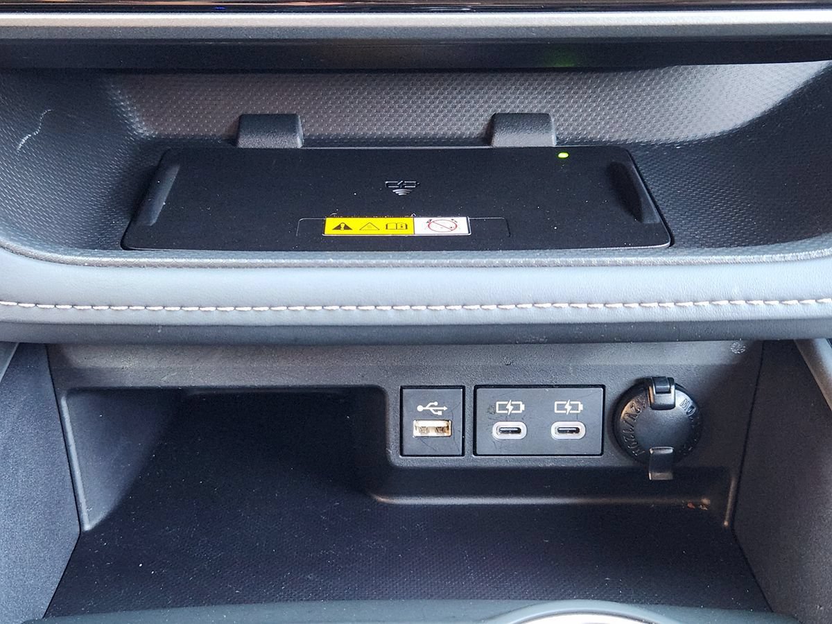 Used 2024 Toyota Highlander XLE FWD image 39