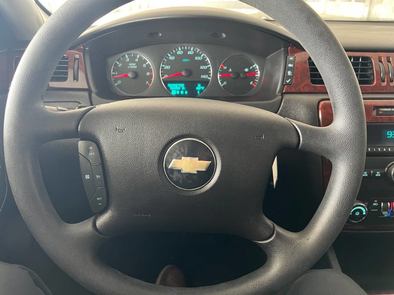 Used 2009 Chevrolet Impala LT FWD image 13