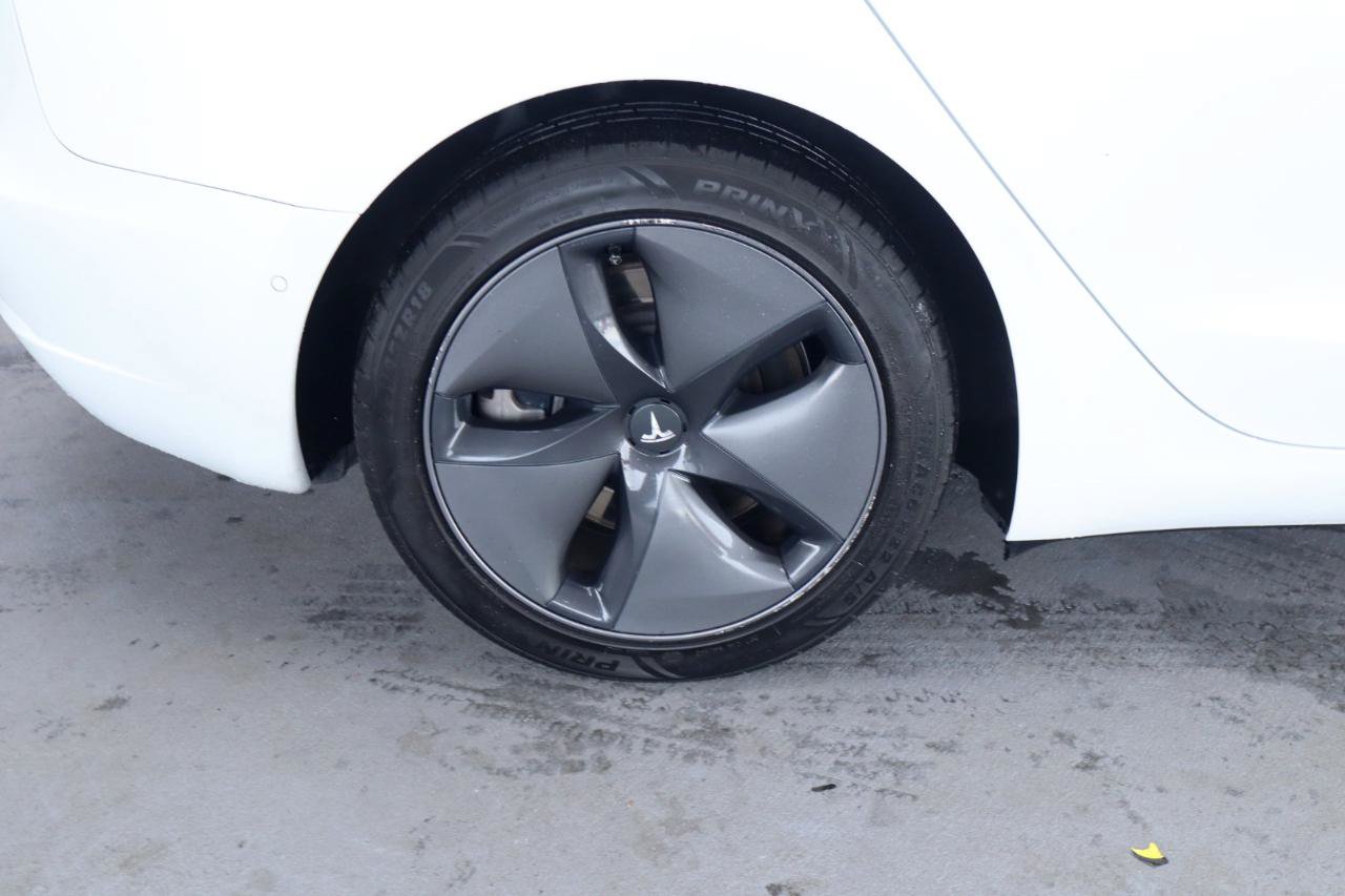 Used 2020 Tesla Model 3 Standard Range RWD image 5