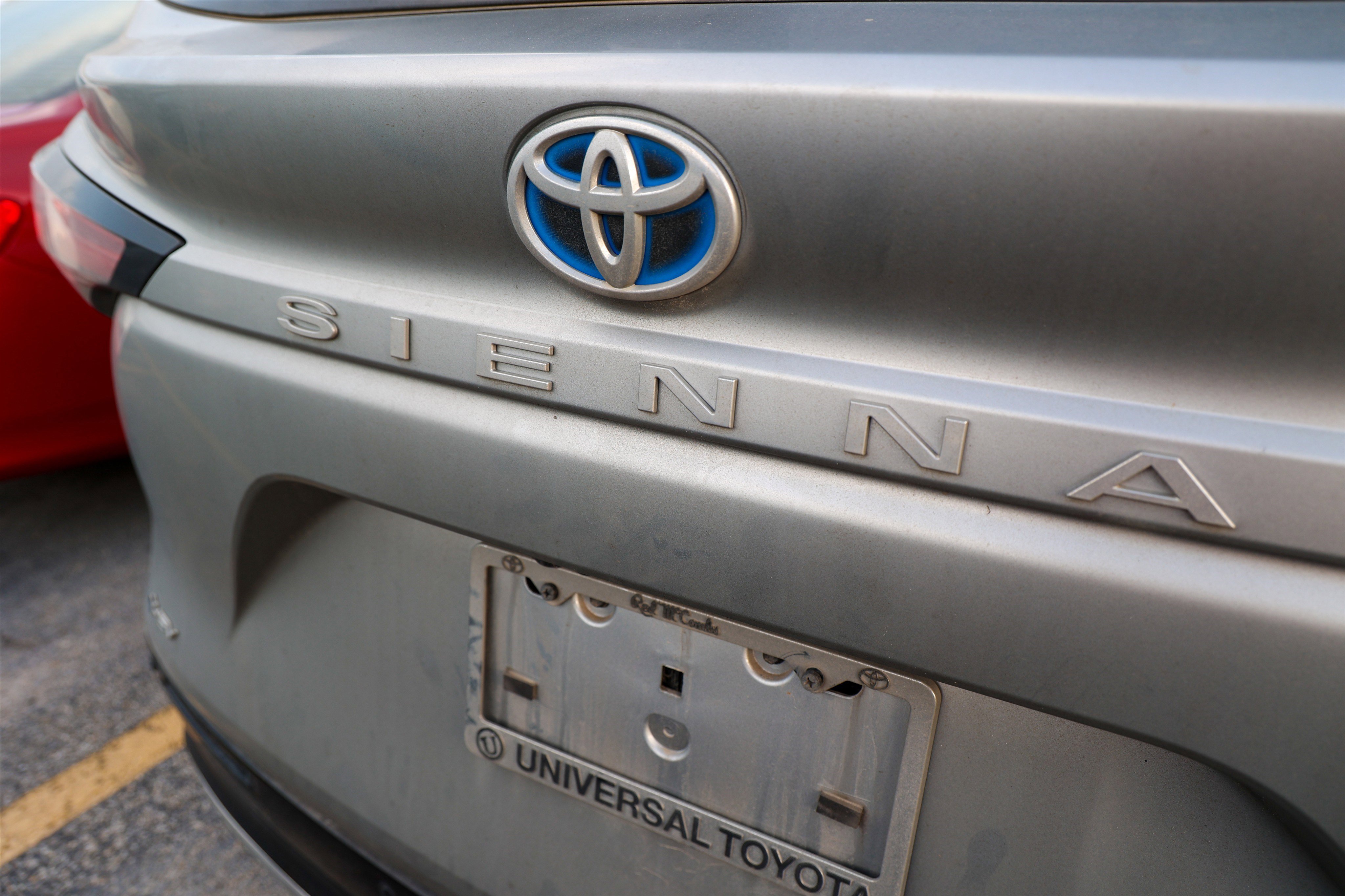 Used 2025 Toyota Sienna Platinum FWD image 11