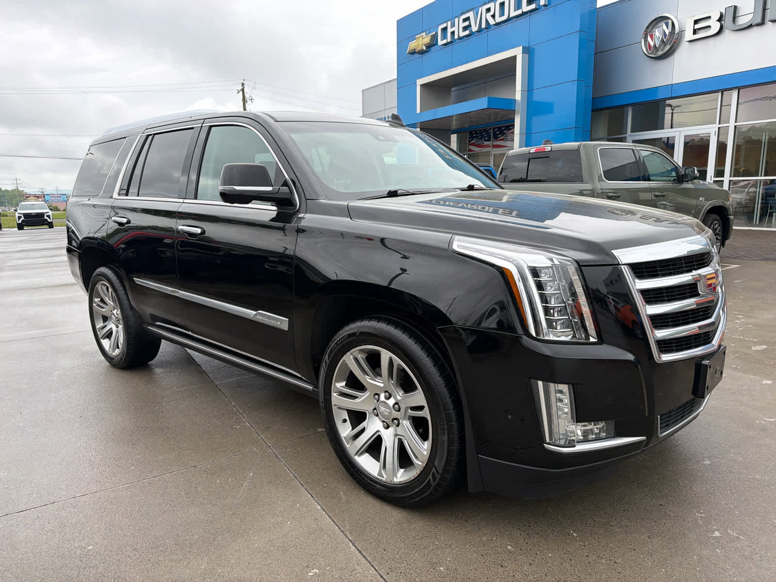 Used 2017 Cadillac Escalade Premium Luxury RWD image 1