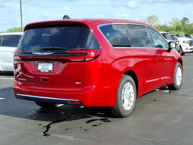 New 2026 Chrysler Pacifica Select AWD/4WD image 18