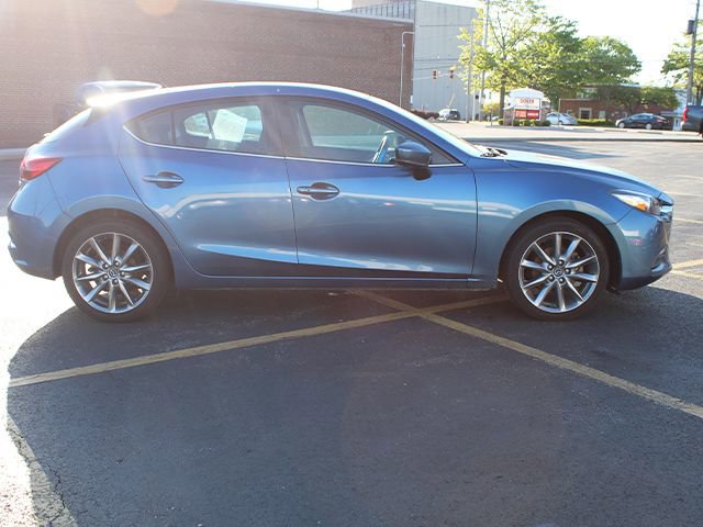 Used 2018 MAZDA MAZDA3 Touring FWD image 5
