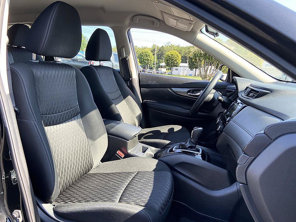 Used 2018 Nissan Rogue S FWD image 17