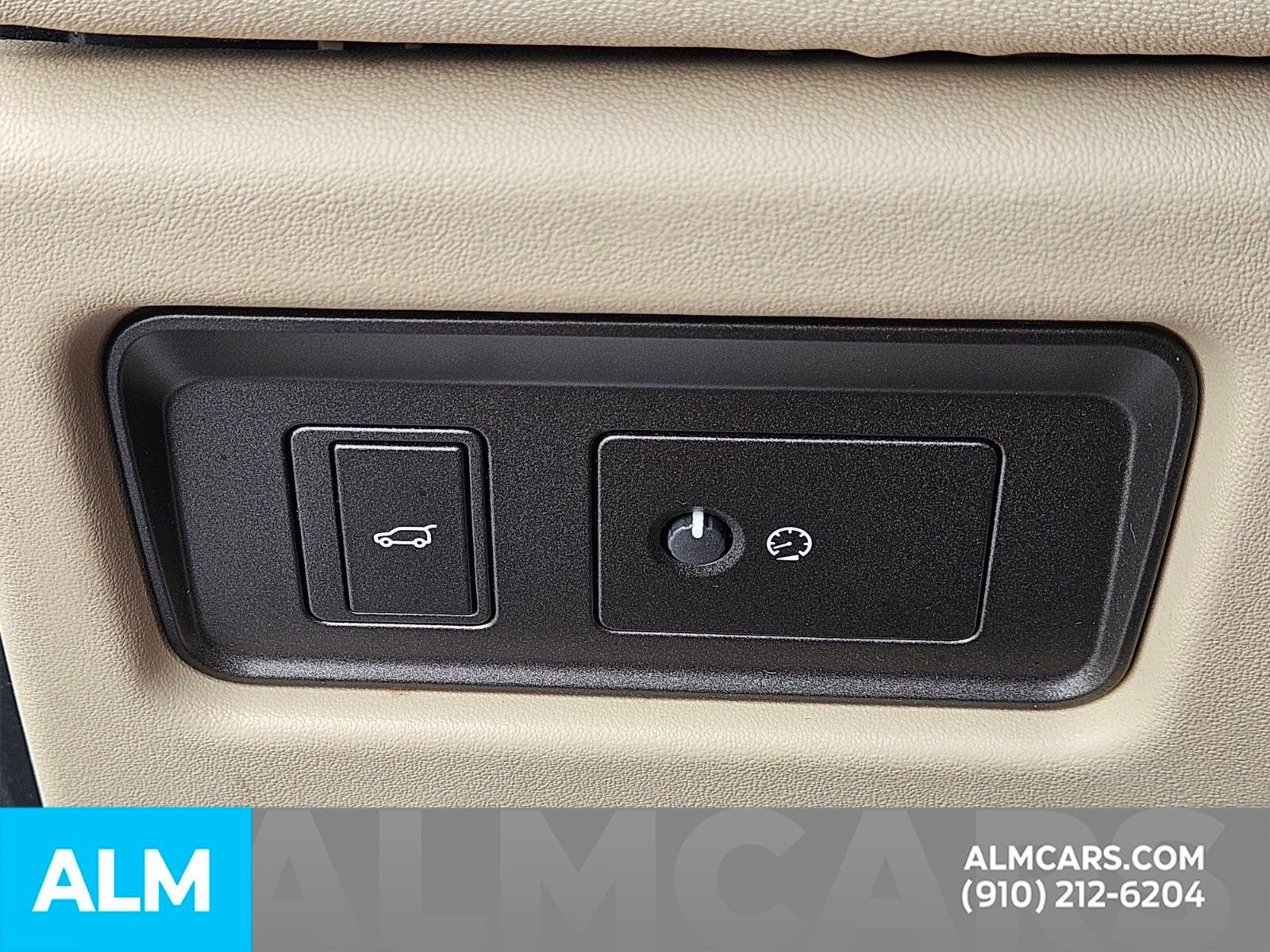 Used 2019 Land Rover Range Rover Evoque SE AWD/4WD image 29