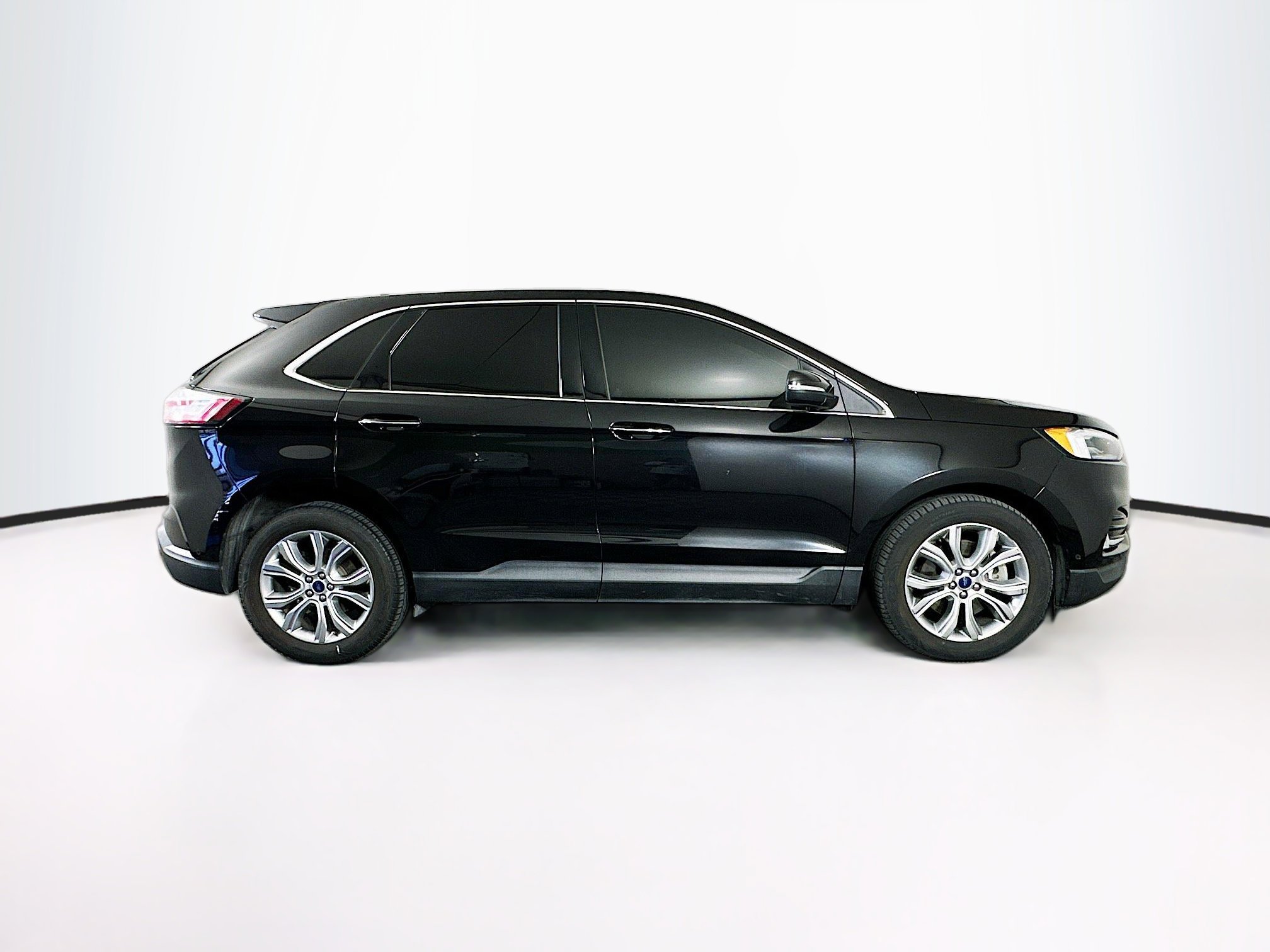 Used 2019 Ford Edge Titanium w/ Equipment Group 301A AWD/4WD image 10
