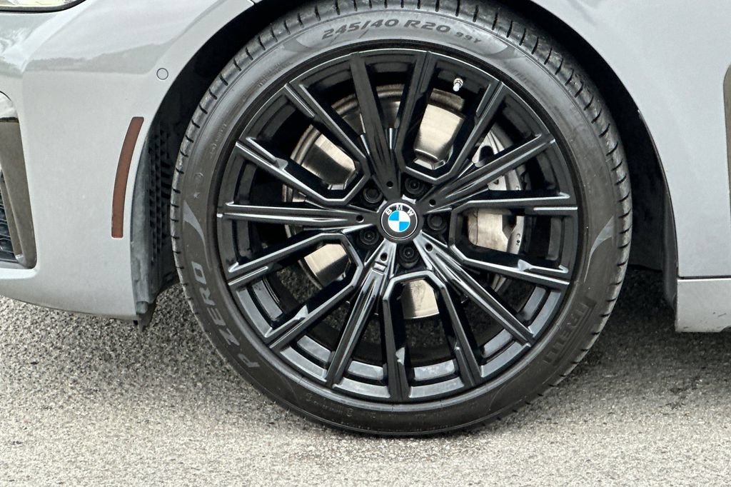 Used 2022 BMW 740i w/ M Sport Package RWD image 32