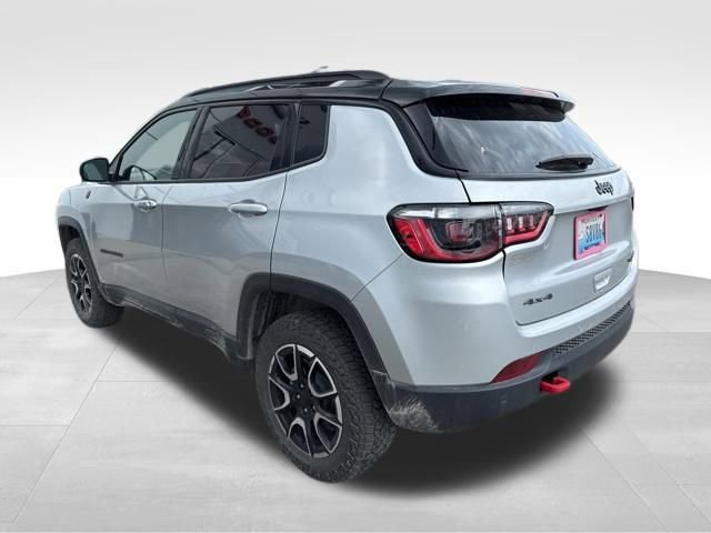 Used 2024 Jeep Compass Trailhawk AWD/4WD image 6