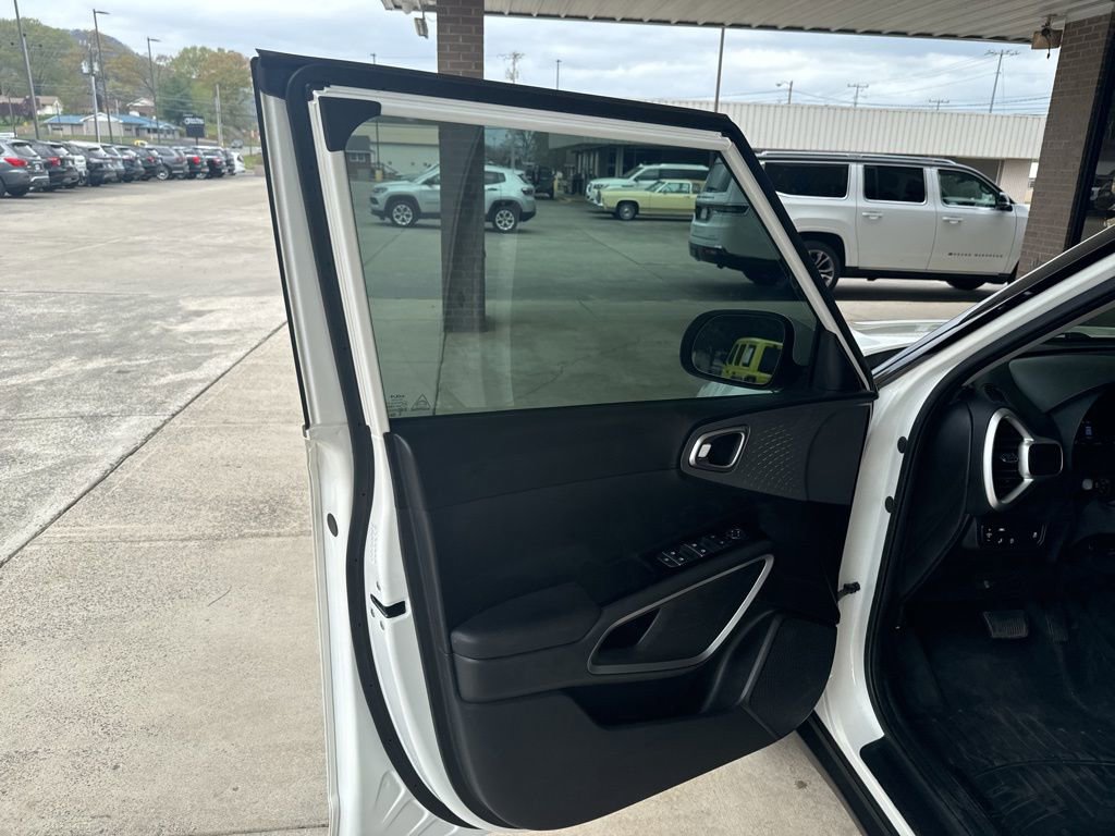 Used 2022 Kia Soul LX w/ Technology Package image 13