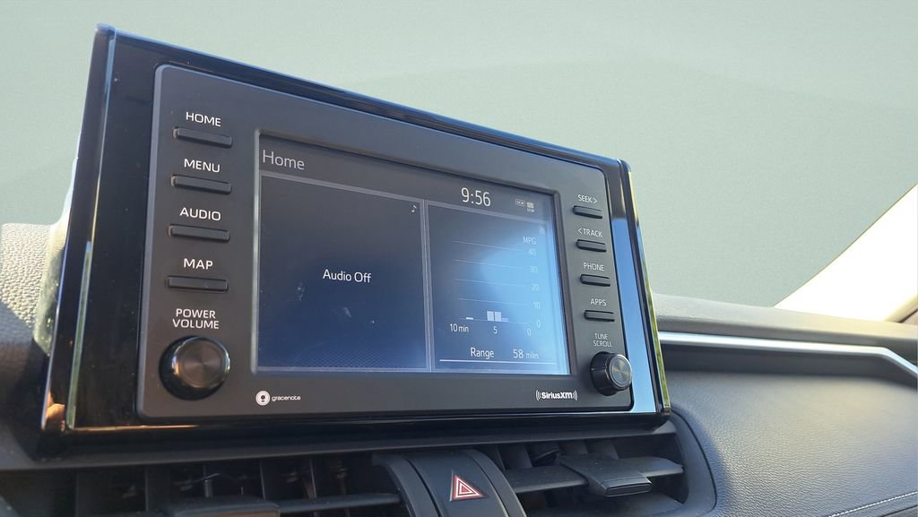 Used 2021 Toyota RAV4 LE image 17