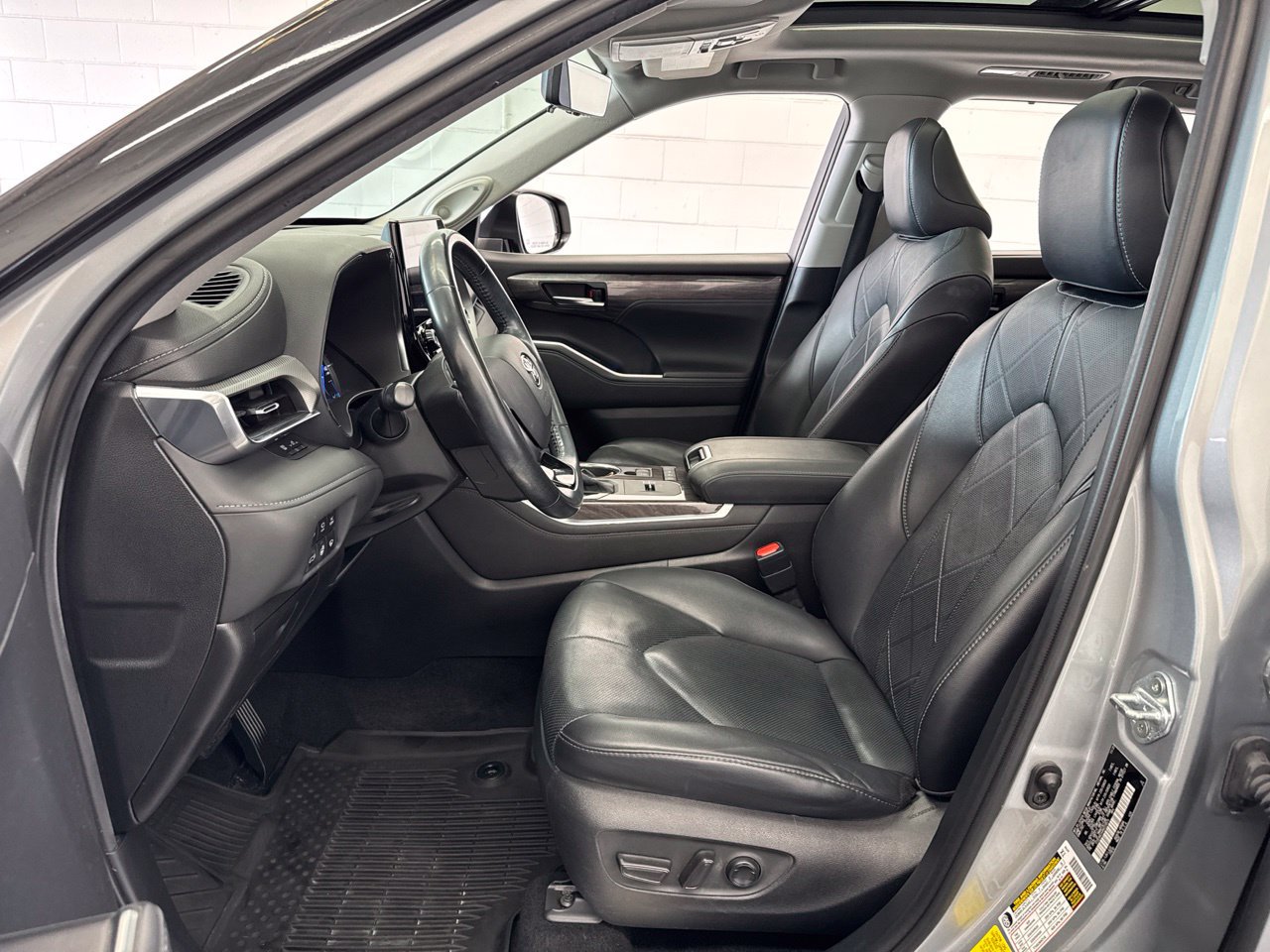 Used 2021 Toyota Highlander Platinum AWD/4WD image 16
