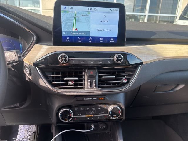 Used 2022 Ford Escape Titanium w/ Titanium Elite Package image 4